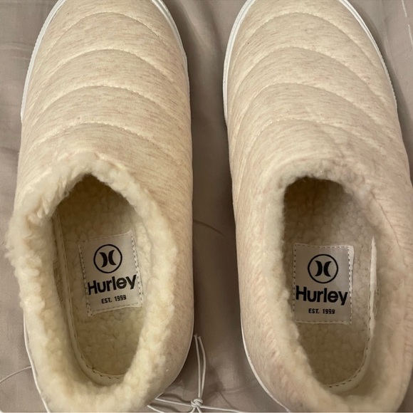 Hurley Women's Arlo Puff Slip-On Slippers - Picture 3 of 3